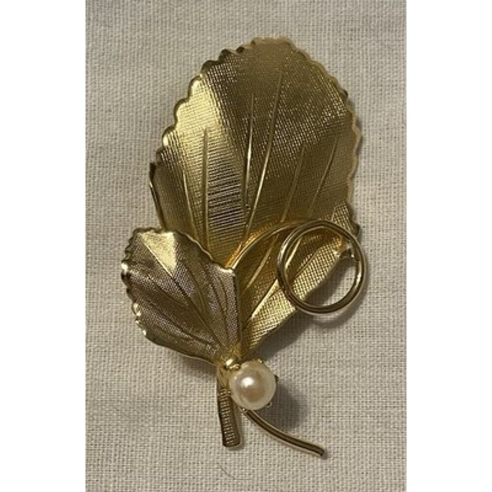 LOVELY VINTAGE ETCHED LEAVES REAL AKOYA SEA PEARL GOLD PLATED PIN BROOCH -1.6"